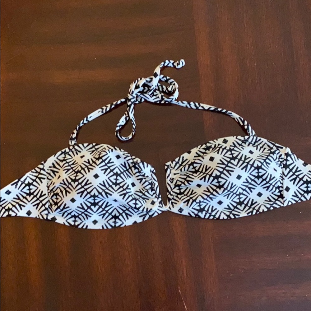 2/$10 Old navy bathing suit top Medium